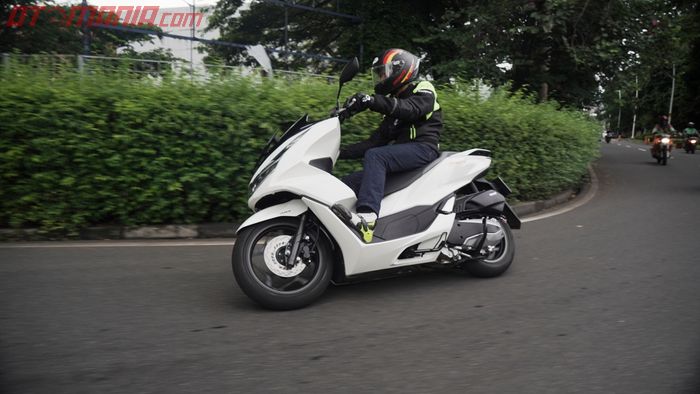 Handling All New Honda PCX 160