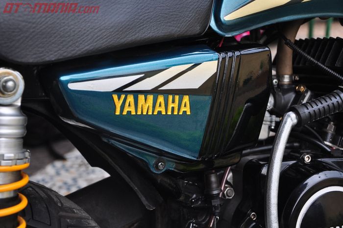 Side box dibikin dari fiber dengan bentuk menyerupai aslinya milik Yamaha RX King