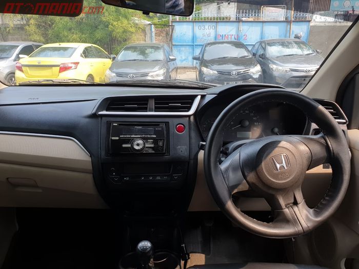Desain dasbor Honda Mobilio facelift 2016  bekas taksi