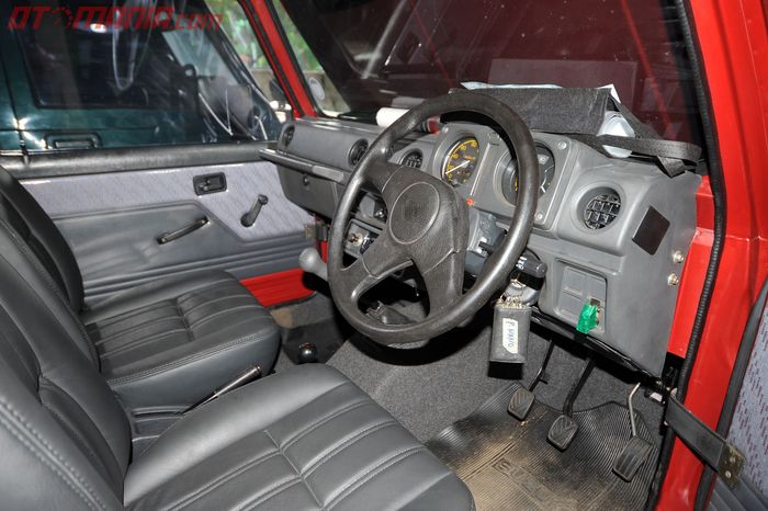 Interior Suzuki Jimny Gen 2 SJ410
