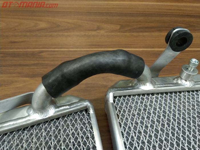 Perlu slang penghubung di radiator Bpro untuk Ninja ZX-25R
