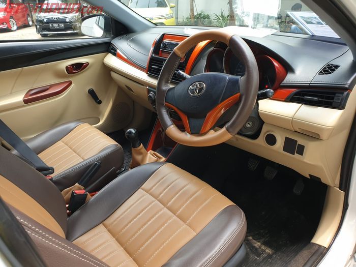 Interior Toyota Limo modifikasi di kontes kreasi Limo