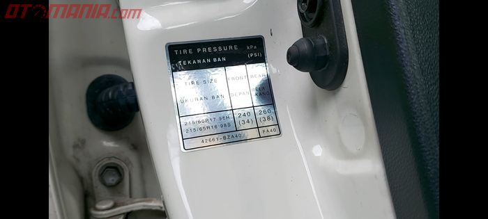 Stiker tekanan angin ban mobil