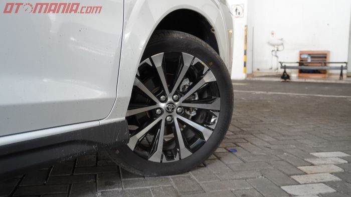 ILUSTRASI: ban mobil