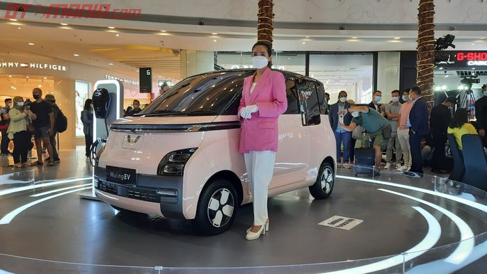 Mobil listrik Wuling EV resmi diperkenalkan dan bakal dijual di Indonesia