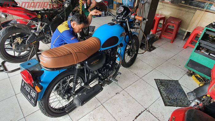 Periksa karburator sebelum bawa pulang Kawasaki W175 bekas 