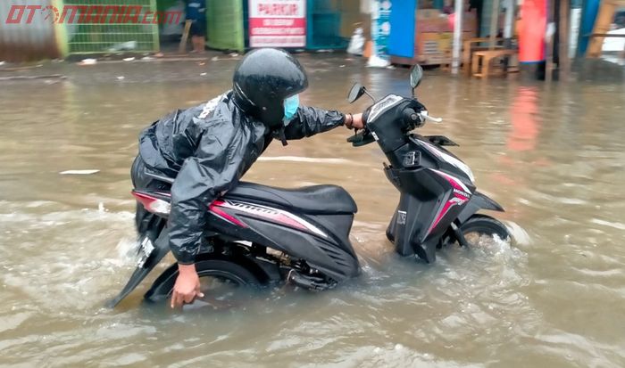Banjir di JL. K.H. Hasyim Ashari, Kota Tangerang