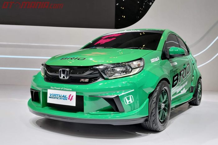 Andalkan warna hijau tidak biasa, pemenang Honda Brio Virtual Modification 4 lihat langsung mobilnya dipajang di GIIAS 2022.