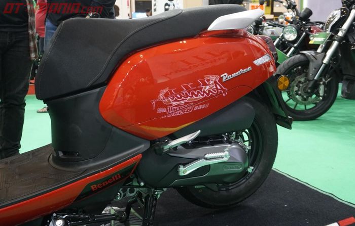 Benelli Panarea 125 bermesin 124 cc 2 katup SOHC berpendingin udara dengan sistem injeksi