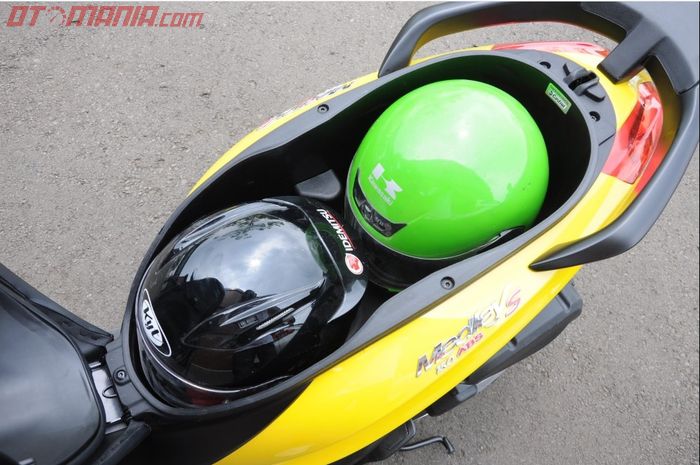 Bagasi motor matic yang bisa simpan helm 