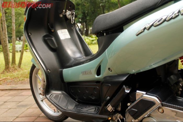 Bagian samping Yamaha Nouvo 2002