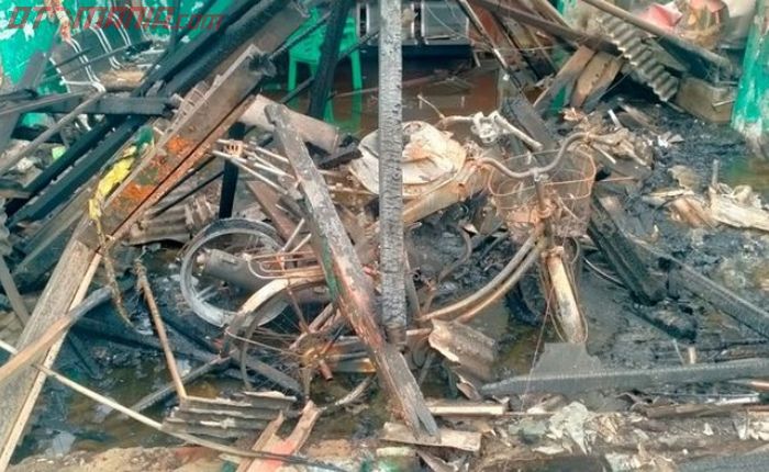 Unit sepeda motor, Yamaha V-Ixion terbakar habis.  