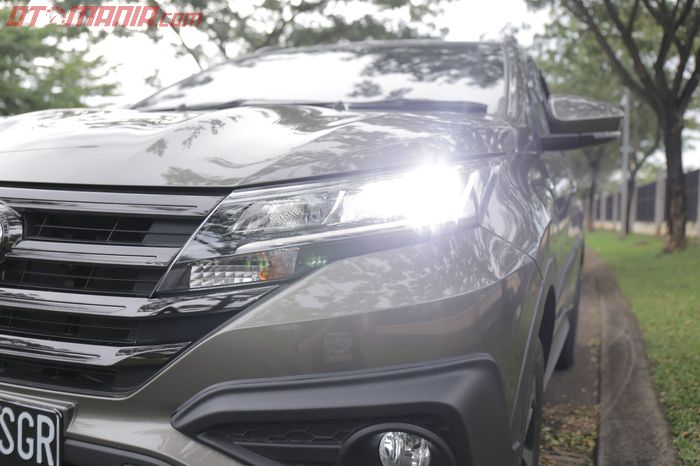 Headlamp Toyota Rush TRD Sportivo AT sudah gunakan LED