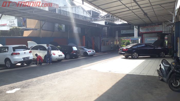 Suasana di bengkel Quatro, spesialis VW dan Audi di Jakarta Selatan