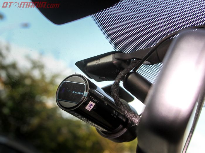 Dashboard camera atau dash cam