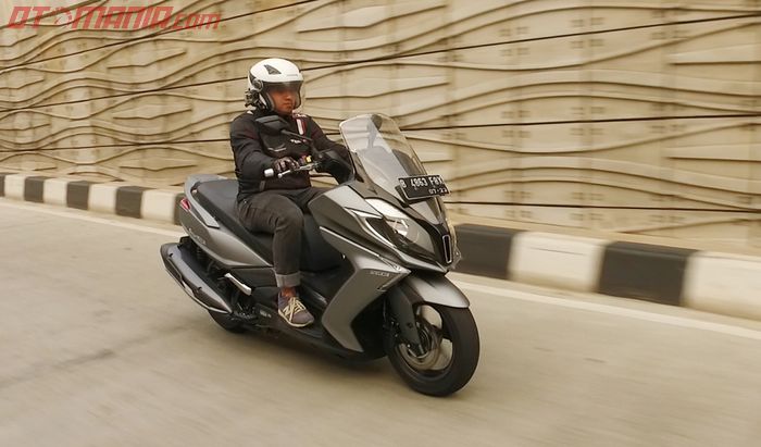 Test ride Kymco Downtown 250