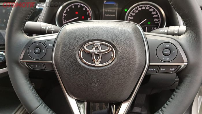 Fitur cruise control di Toyota Camry terbaru