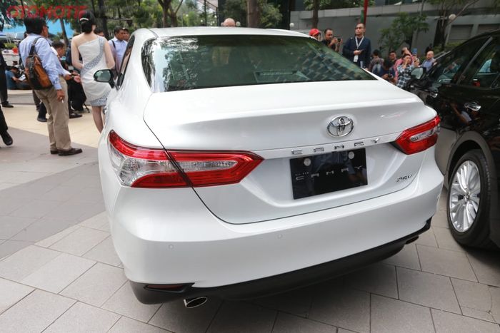 Lampu belakang Toyota All New Camry 