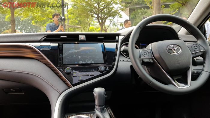 Tampilan Dashboard dari Toyota All New Camry Generasi ke 8