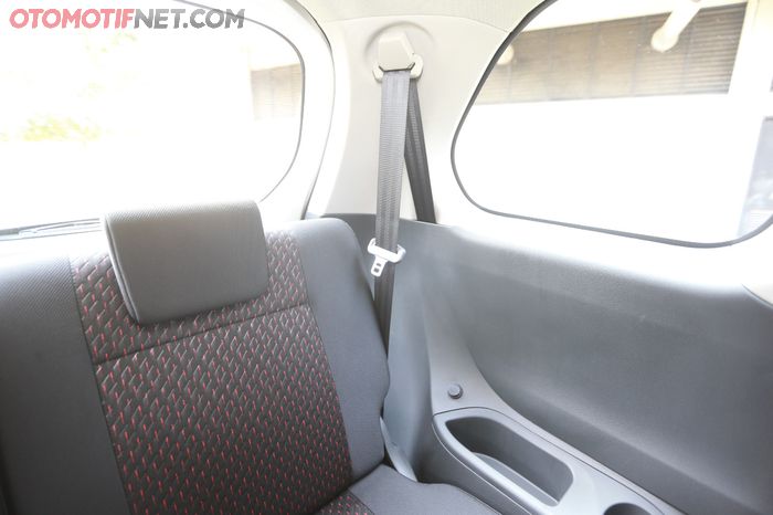 Toyota Avanza 2019. Seatbelt untuk penumpang belakang