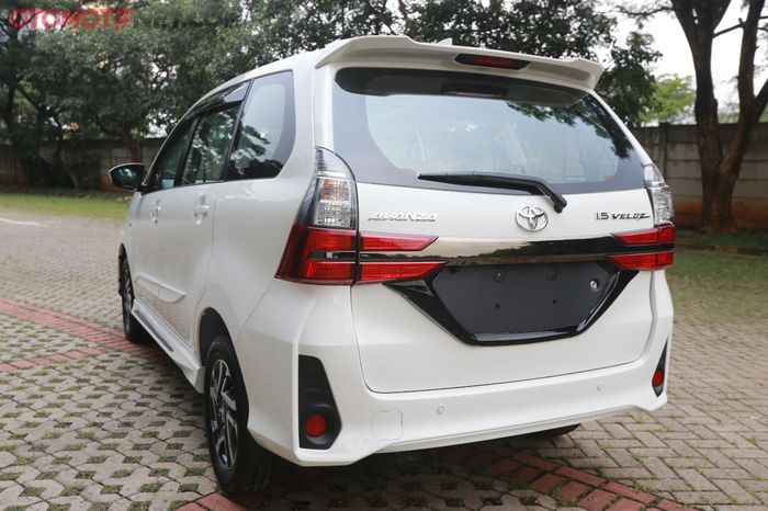 Toyota Avanza 2019. Tampak belakang full