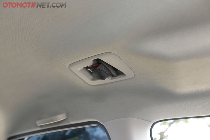 Toyota Avanza 2019. Lubang atas untuk tali seatbelt