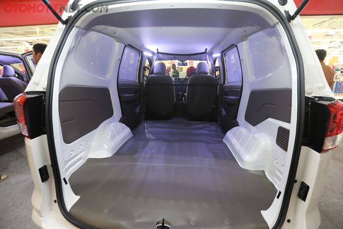 Wuling Formo Blind Van, diklaim punya ruang kabin belakang (baris dua dan ketiga) berkapasitas 3.200 liter dengan kapasitas angkut 595 kg