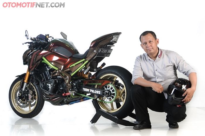 Pelek belakang comot milik ZX-10R yang sudah Enkei dengan lebar 6 inci