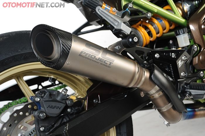 Header Titanium R9 dipadukan dengan silencer SC Project 