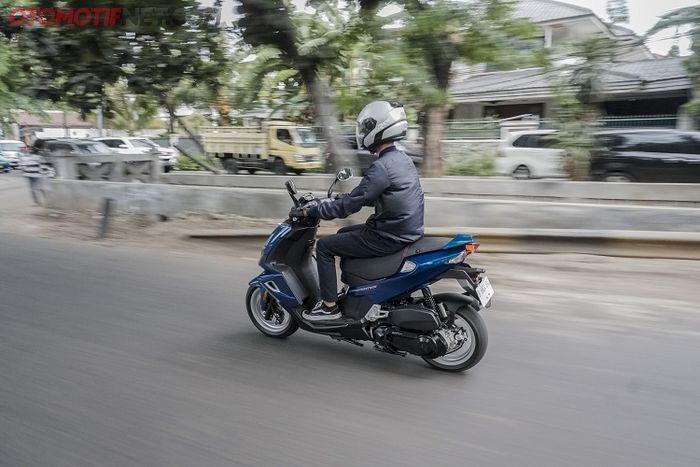  Sok belakang dilengkapi tabung punya redaman pas untuk postur 57 kg, untuk boncengan aman tanpa bottoming