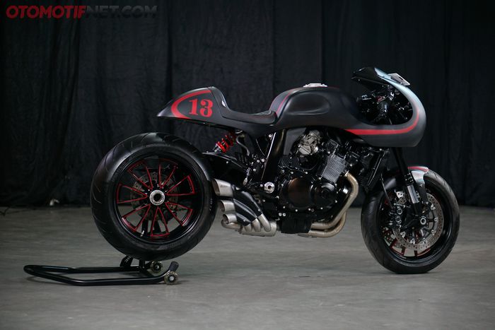 Suzuki GSX-R400. Disiapkan untuk ulang tahun adik