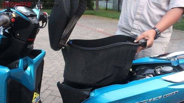  angkat jok yang masih menyatu dengan boks