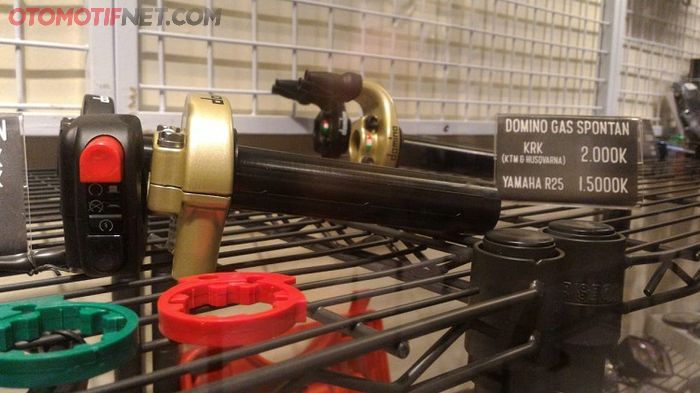 Untuk instalasi pada setang standar juga tetap bisa dilakukan, tapi perlu memasang tombol starter tambahan untuk mengganti bawaannya yang sudah tak bisa terpakai