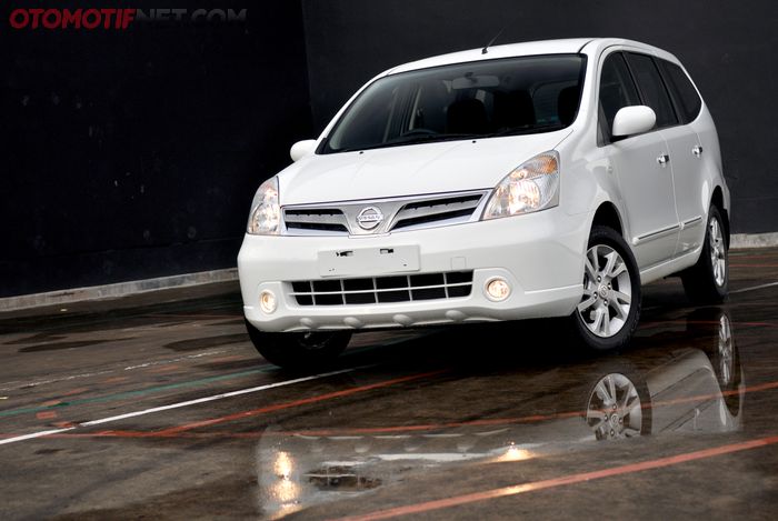 Nissan Grand Livina 2011