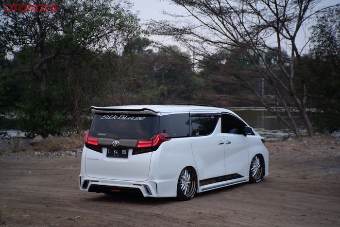 Toyota Alphard G 2017,  Surabaya pun sudah mulai ketularan modif MPV Premium