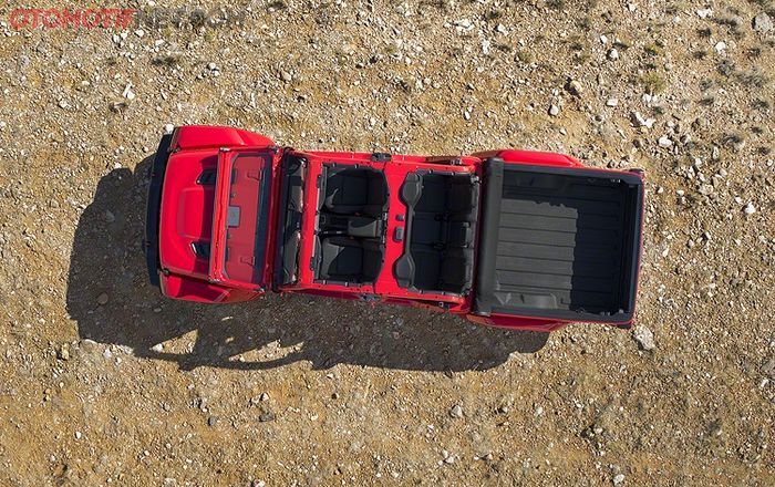 Jeep Gladiator 2020,  beberapa bagian panel bodinya bisa dilepas.  