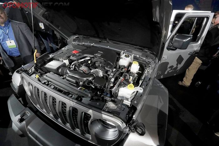 Jeep Gladiator 2020, Dapur pacu pesntar V6 berkapasitas 3.600 cc, mampu hasilkan tenaga 285 dk dan torsi 352 Nm 