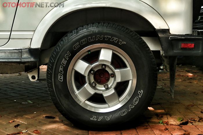 Comot pelek Escudo berukuran 16 inci