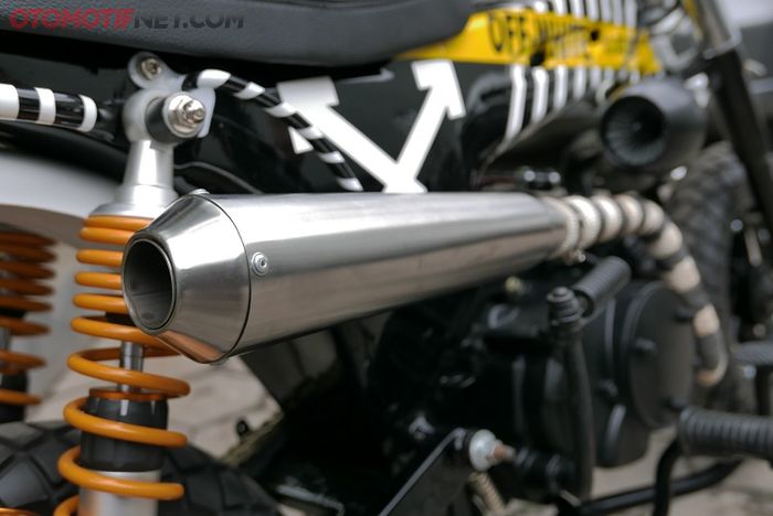 Honda Astrea Legenda , Knalpot stainless high mount dibalut exhaust wrap bermotif sama dengan bodi