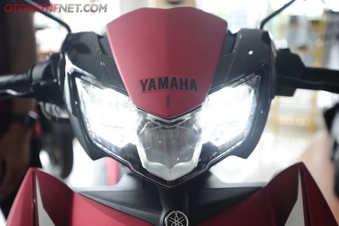  Yamaha MX-King 150 , Lampu utama LED barunya membuat batok lebih ramping dan sporty