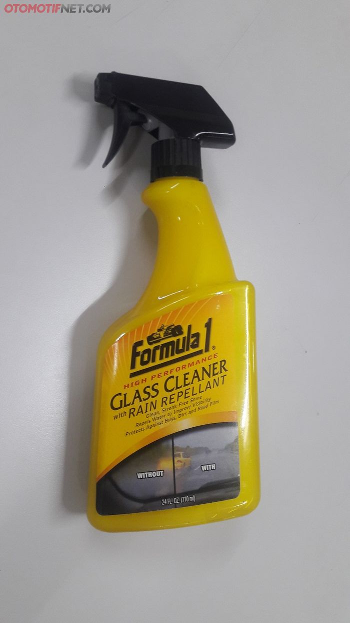Formula 1 Glass Cleaner with Rain Repellant
