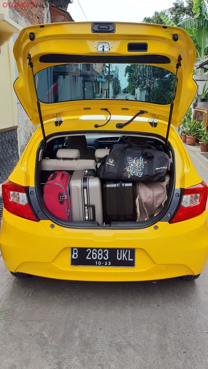 Buka bagasi All New Brio Satya lebih mudah dengan fitur Electric Trunk Opener