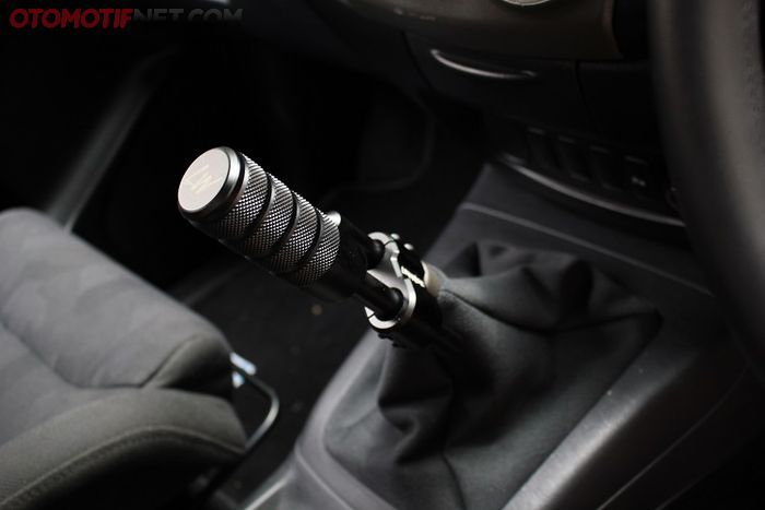 Transmisi pakai 7-speed manual Nissan 350Z, minim lag