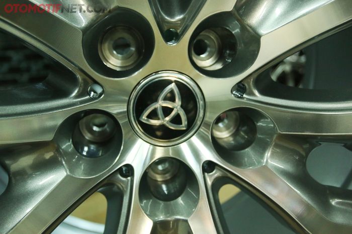 Lubang baut 5x114,3 mm langsung pas dengan Wuling Almaz