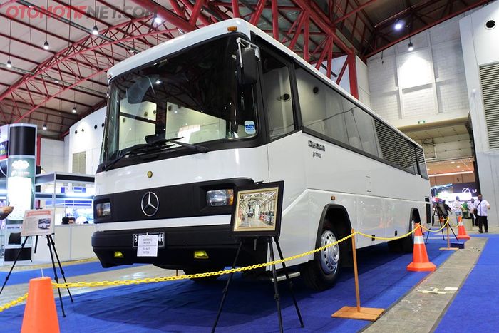 Bus Mercedes-Benz OH 306 
