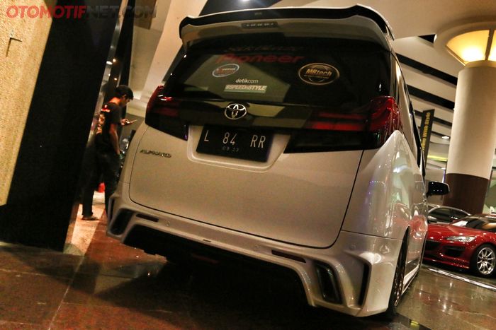 Tampang belakang juga terlihat agressif plus spoiler custom
