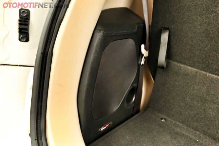 Subwoofer + box plug and play di bagasi