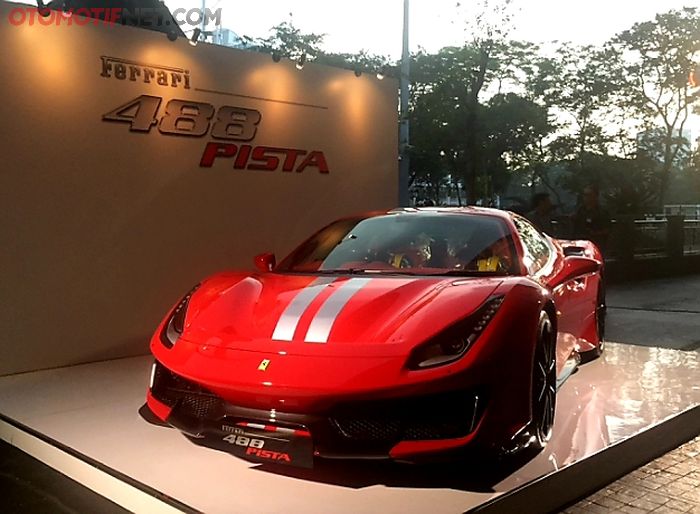 Unit pertama Ferrari 488 Pista yang dihadirkan di Indonesia