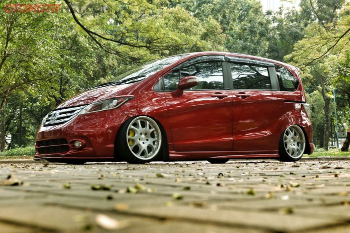 Honda Freed elegan 'no dangdut-dangdut'