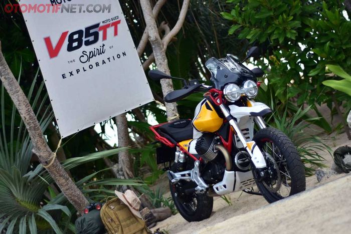 Moto Guzzi V85TT test ride di Thailand